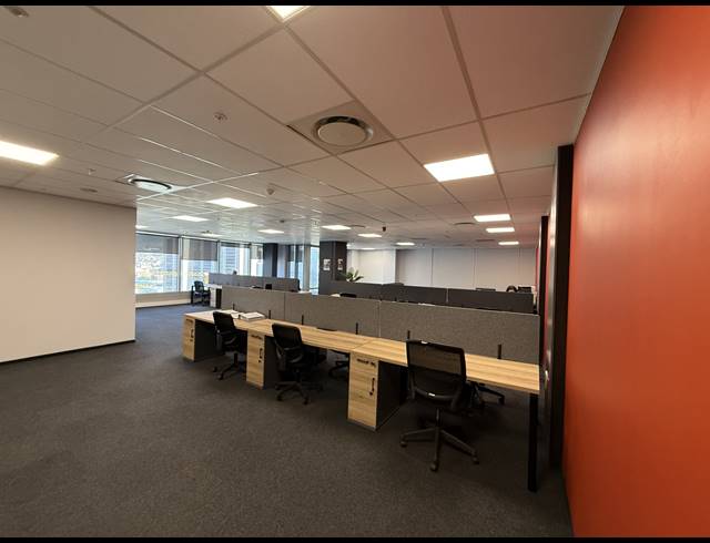 8,380M² OFFICE TO LET IN FORESHORE